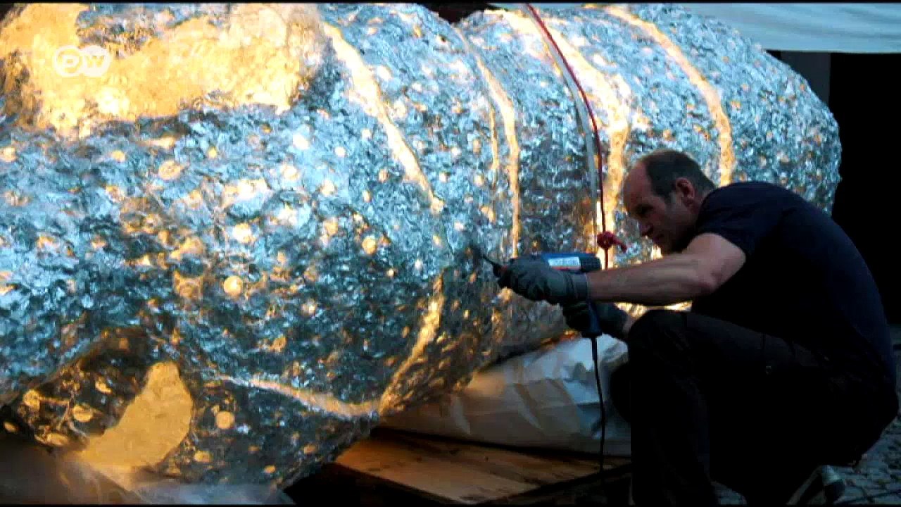 Skulpturen aus geschmolzenen CDs | DW Deutsch