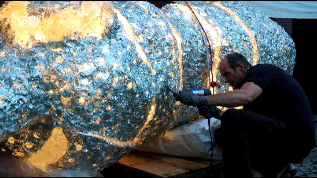 Sculptures made from melted CDs | DW English