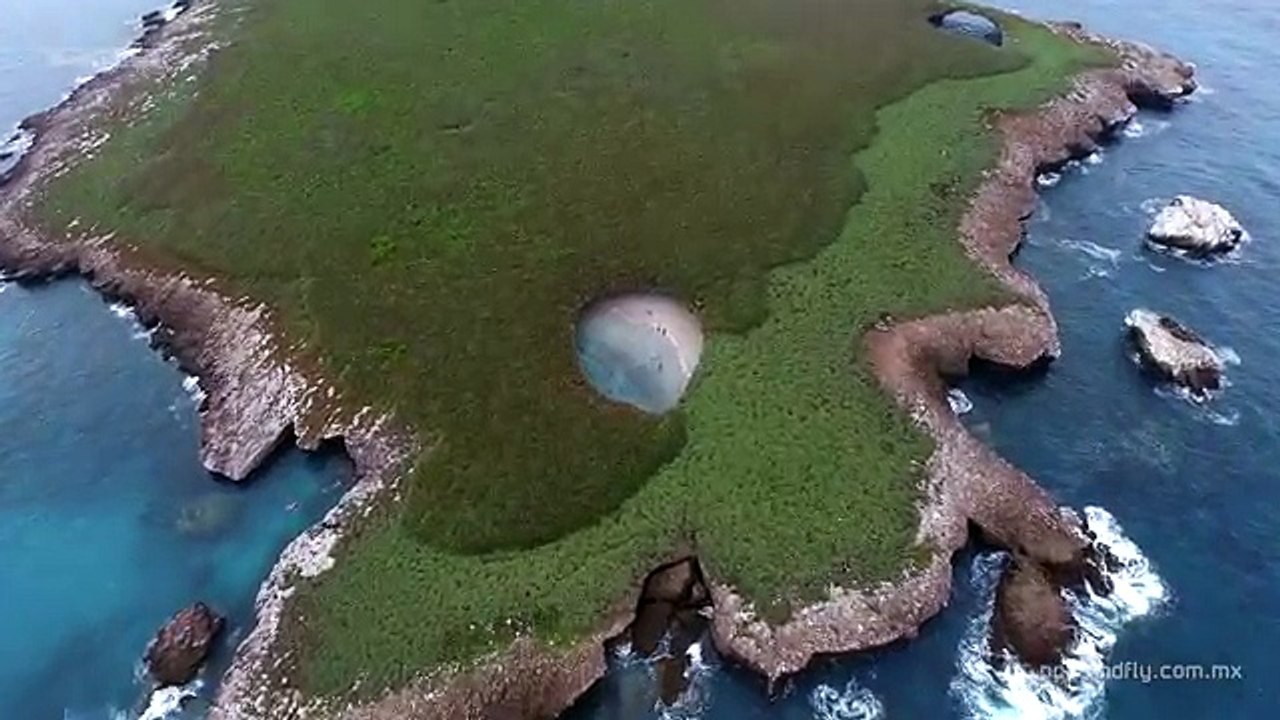 Découvrez la plage cachée des Îles Marieta au Mexique. Magnifique !