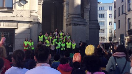 Hommage 22 mars: les petits molenbeekois chantent pour la paix