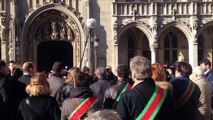 Attentats à Bruxelles: le personnel des services publics de la Ville a rendu un hommage sur la Grand-place