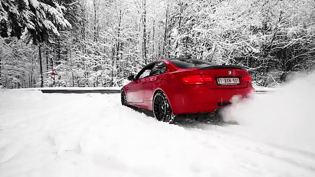 ‪B.M.W - BMW E92 M3 Akrapovic Exhaust Revving - LOUD sound