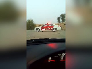 Les policiers à Dubaï piègent les automobilistes !