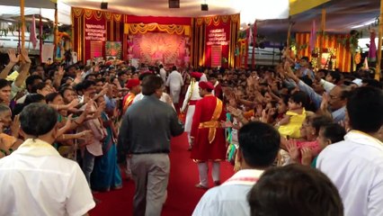Bapu amidst Shraddavan bhaktas at Ram Navmi Utsav 2013