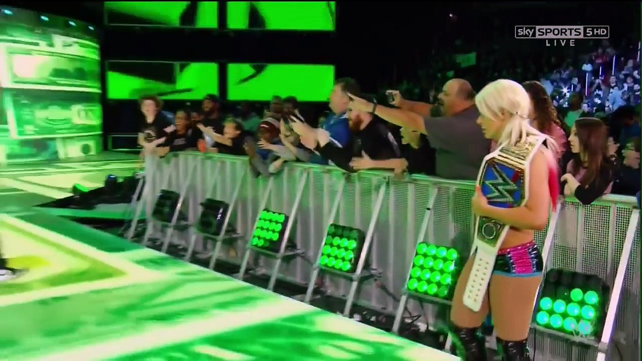 WWE SMACKDOWN 12-12-16 Alexa Bliss vs Becky Lynch