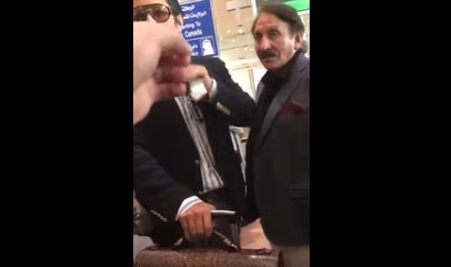 Ex CJP Iftikhar Ch and son Arsalan embarrassed at Jeddah Airport