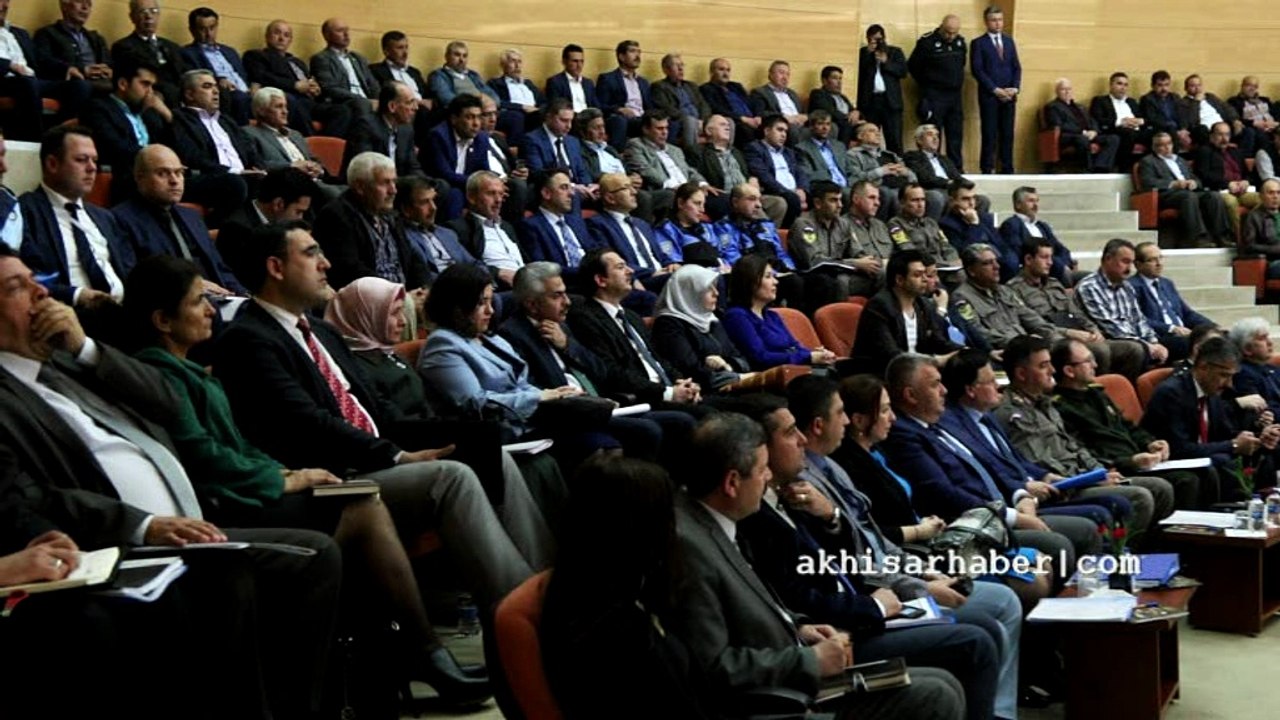 Manisa Valisi Mustafa Hakan Güvençer, Akhisarlı muhtarlar ile buluştu