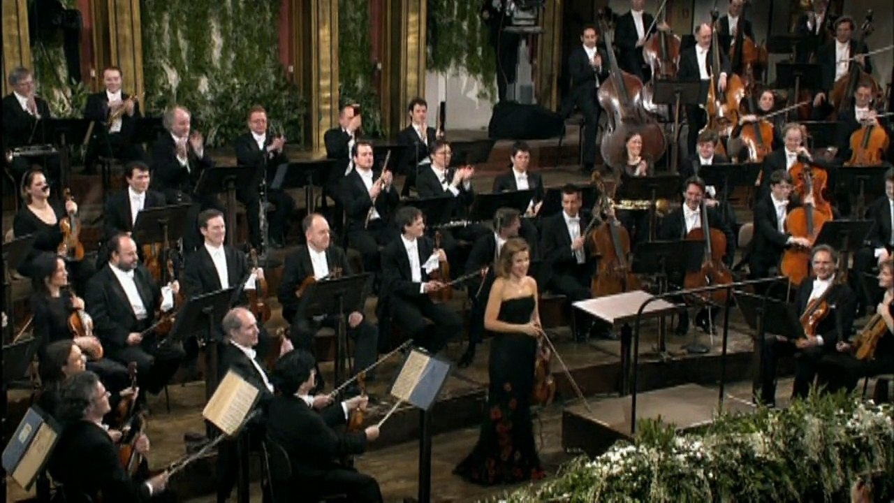 Anne-Sophie Mutter-Bach – Partita for Solo Violin No 2 in D minor : Sarabande.