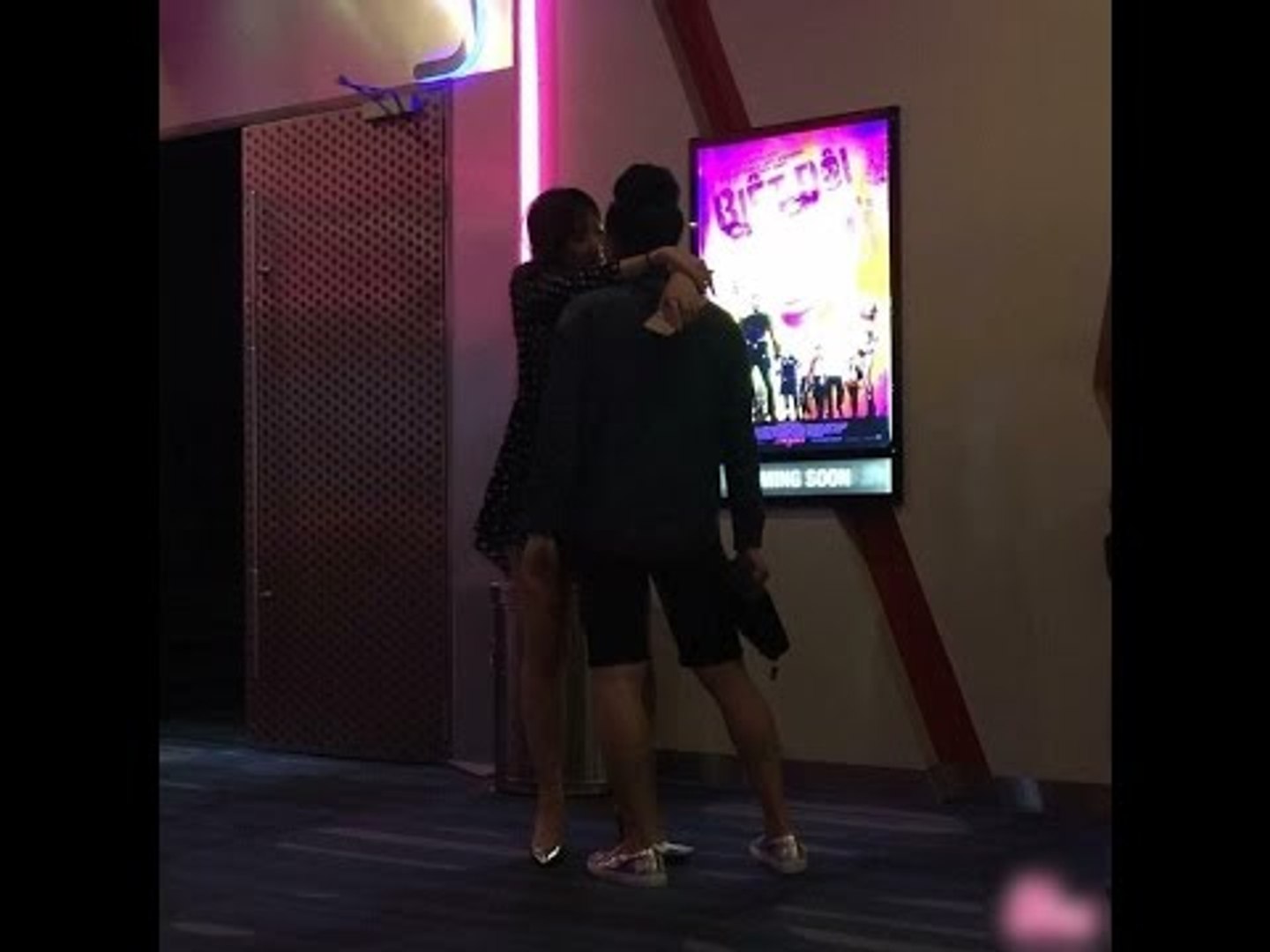 ⁣Lộ ảnh Hari Won và bạn trai ôm ấp ở rạp chiếu phim [Tin Việt 24H]