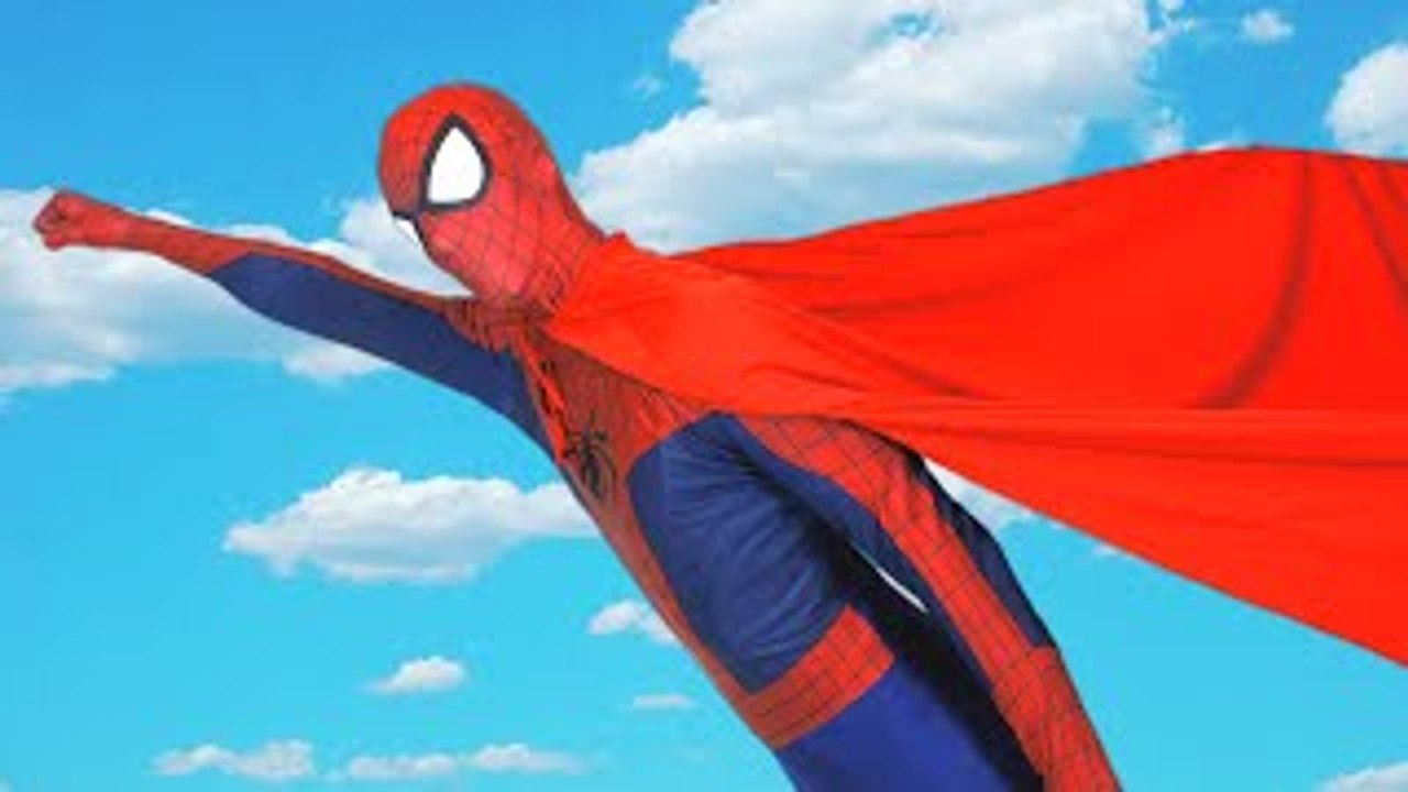 Spiderman Flies! w/ Frozen Elsa & Anna, Pink Spidergirl Joker & Harley Quinn! Funny Superheroes :)