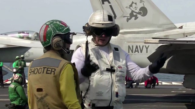 حاملة طائرات أميركية تتحضر لشن عملياتها ضد الجهاديين