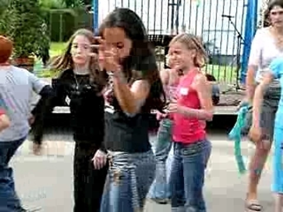 Danse avec les enfants du Village SOS