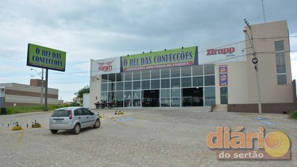 Geraldo Lira liquida todos os calçados pela metade do preço