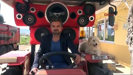 Traktörüne 7 Bin Watt'lık Ses Sistemi Taktıran Çiftçinin Neşesi