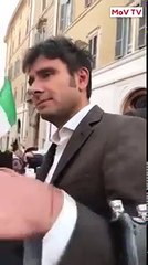 DI BATTISTA e DI MAIO fuori dal palazzo con i cittadini. Basta!