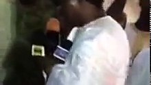 Serigne Modou Kara humilie un talibé devant tout le monde. Regardez