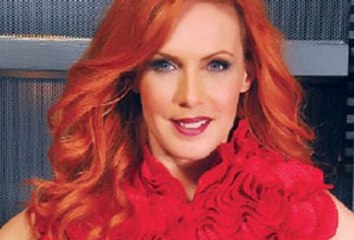 Evelina Papoulia....BLACK & WHITE -- MYRON  '''Συνέντευξη'''