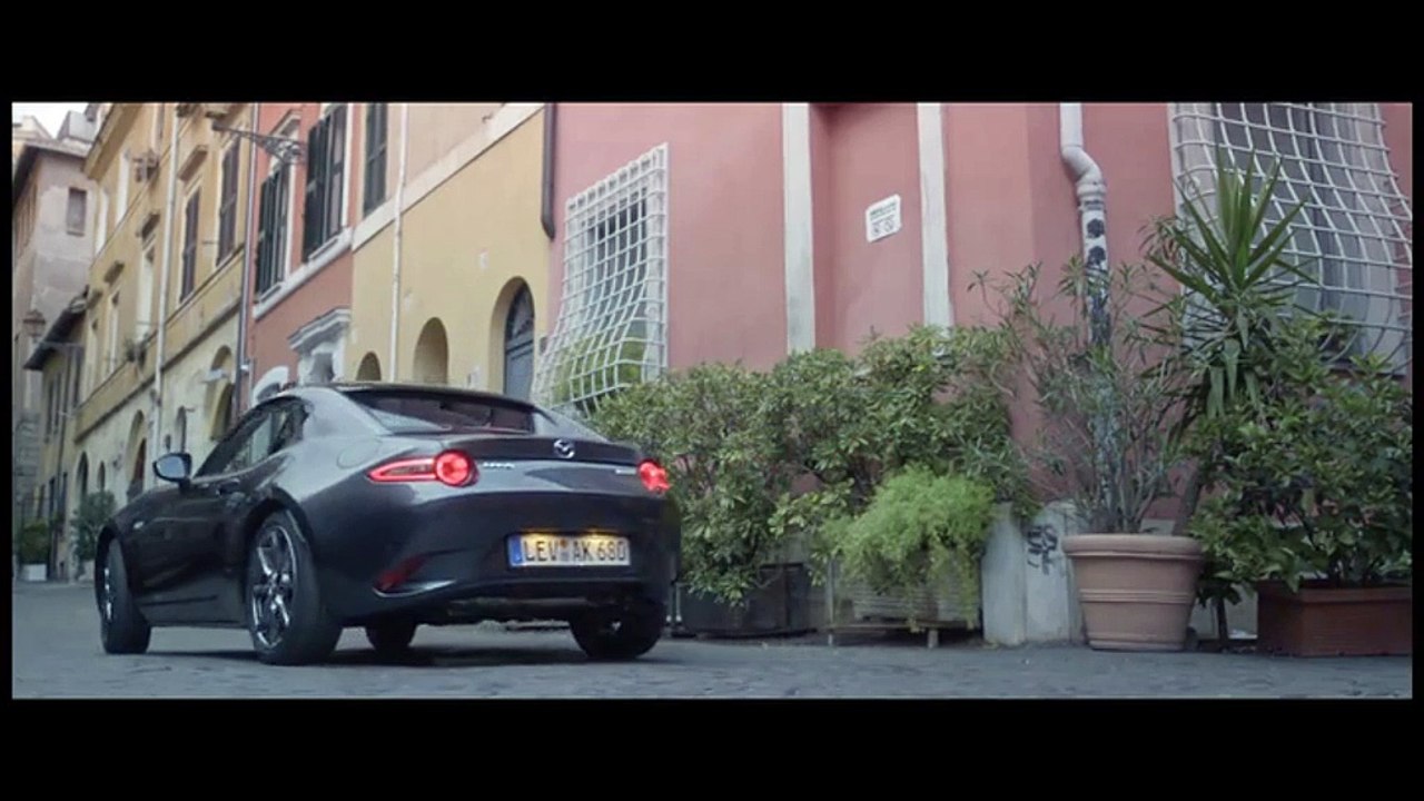 Le Mazda MX-5 RF embarque un toit rigide rétractable électrique en trois parties