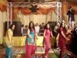 mehndi dance  Pakistani wedding girls amazing Bhangra performance on bollywood song