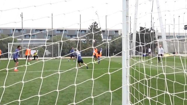 Enzo Zidane faz golaço de bicicleta em treino do Real Madrid