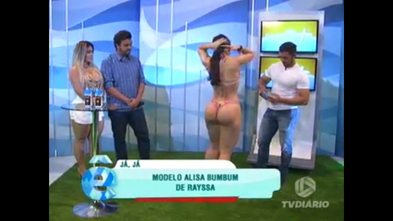 Modelo Rayssa Teixeira fica furiosa após mão-boba E da um tapa na cara do  Apresentador ao vivo!!! - Vídeo Dailymotion