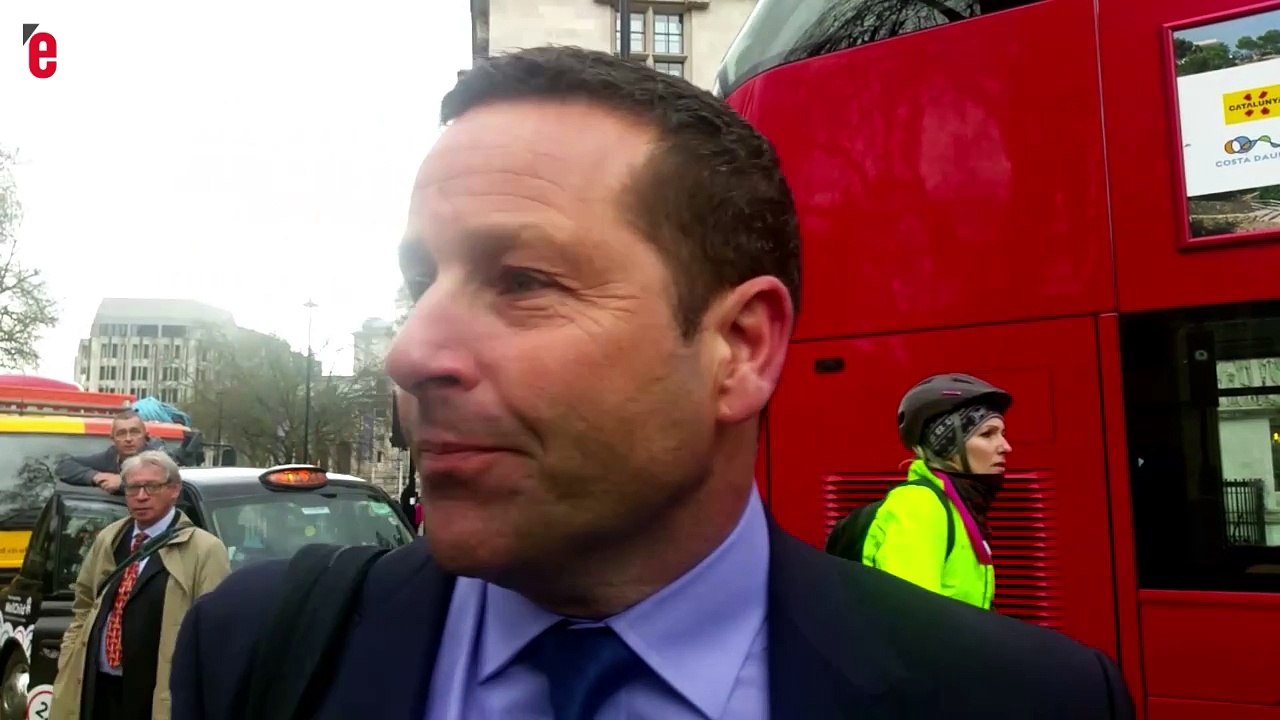 Attaque à Londres: "Un homme est passé à côté de moi avec un grand couteau"