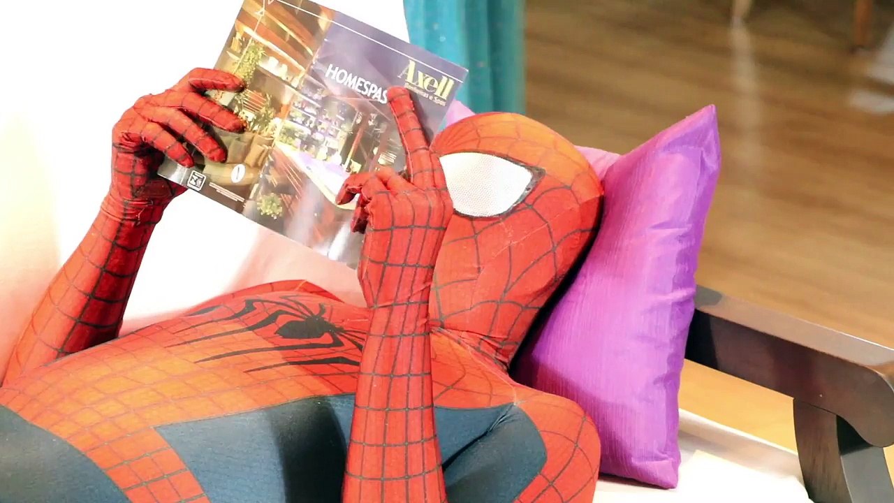 Frozen Elsa & Anna BUTT PAINT PRANK vs Hulk in Real Life w/ Spiderman Joker Superhero Fun