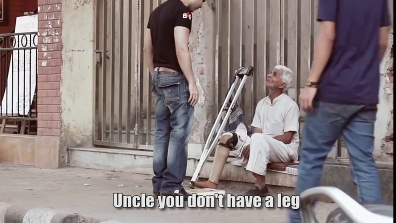 ---This Man earning Rs 50-_day with a broken weight machine refusing to accept Rs 6500 -