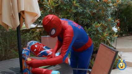 Spiderman vs Snake & Venom in Fun Real Life Superhero Movie w_ Toys for Kids in Funny Family Video-Q2UMQI8ZT8E