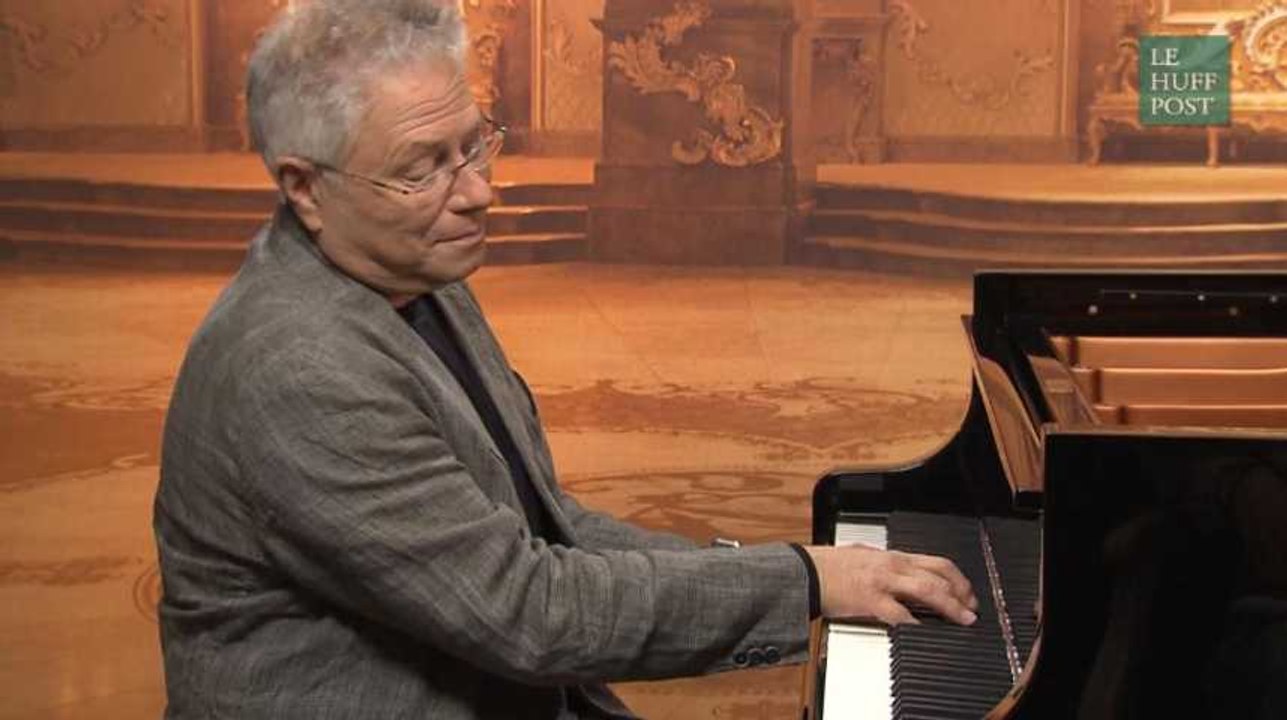 Le compositeur de la chanson de "La Belle et La Bête" joue "Histoire éternelle"