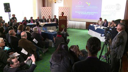 Políticos y guerrilleros se unen por la paz en Colombia