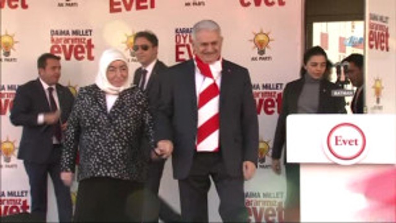 Başbakan Yıldırım: "Biz Çamur ve Çukur Değil, Eser ve Hizmet Siyaseti Yapıyoruz"