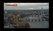 İşte Londra'daki saldırı anın görüntüleri: Canını kurtarmak için köprüden atladı
