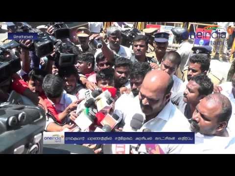 ராம்குமார் மரணத்தில் மர்மம்... மருத்துவமனை முன்பு விடுதலை சிறுத்தைகள் உள்ளிட்ட கட்சிகள் ஆர்ப்பாட்டம்