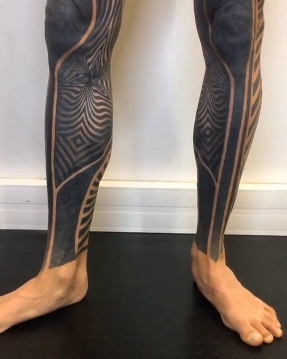 Cet homme est intégralement tatoué! Dingue...