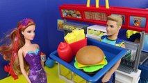 Frozen Elsa Mermaid Doll Eats at Mike The Mermans Barbie McDonalds DisneyCarToys Romie &