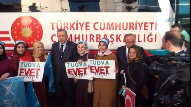 Cumhurbaşkanı Erdoğan'a Üniversite Öğrencilerinden Sevgi Seli