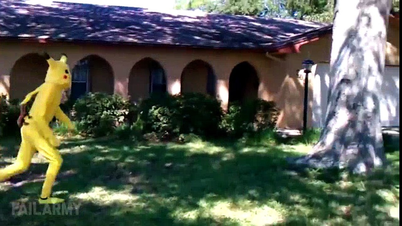 Best Halloween Costume Fails and Scare Pranks By FailArmy || Trick or Treat