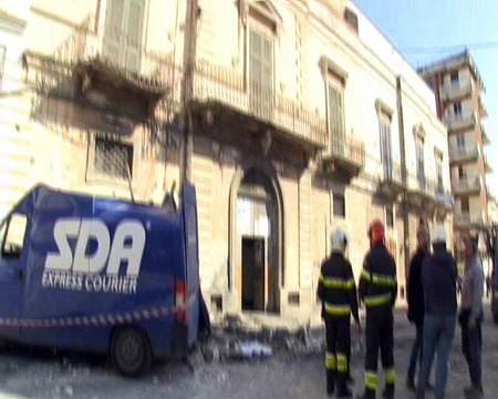 CROLLA UN PALAZZO GRAVINA IN PUGLIA 23-3-2017