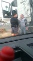 بالفيديو: شرطي إسرائيلي يعتدي بالضرب على مواطنين ...
