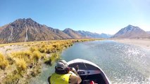 Course de bateau de vitesse dans une rivière en Nouvelle Zélande !