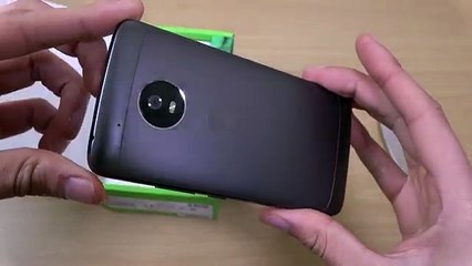 Moto G5 - Unboxing & First Look! (4K)