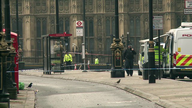 Londres anuncia detenções e revisa balanço de vítimas