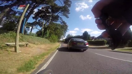 Il ne devrait pas faire ça avec sa BMW E3 BBK