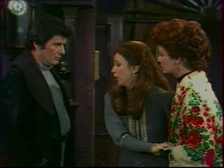 '''OI ΜΙΚΡΟΑΣΤΟΙ''' (4ο),ΜΑΞΙΜ ΓΚΟΡΚΙ,BLACK & WHITE -- MYRON __ ΚΑΤΕΡΙΝΑ ΒΑΣΙΛΑΚΟΥ, ΙΑΚΩΒΟΣ ΨΑΡΡΑΣ,ΜΑΡΙΑ ΦΩΚΑ,ΝΟΡΑ ΚΑΤΣΕΛΗ,ΘΑΝΑΣΗΣ ΜΥΛΩΝΑΣ,ΑΝΝΑ ΓΕΡΑΛΗ,ΝΙΚΗΦΟΡΟΣ ΝΑΝΕΡΗΣ,ΧΡΗΣΤΟΣ ΜΑΝΤΖΑΡΗΣ,ΑΛΕΞΗΣ ΣΤΑΥΡΑΚΗΣ- ΣΚΗΝΟΘΕΣΙΑ:Λ.ΚΑΛΛΕΡΓΗΣ.