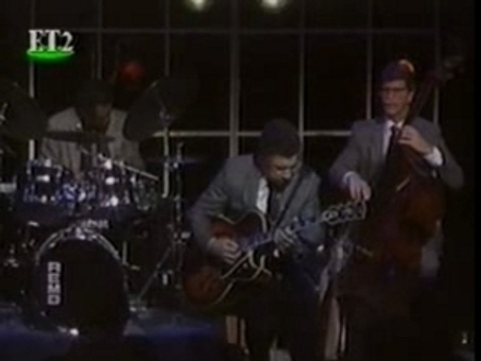 Kenny Burrell Trio - Listen To The Dawn