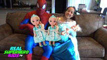 SANTA DELIVERS MAGIC SURPRISE SPIDER BABY PREGNANT FROZEN ELSA SPIDERMAN SUPERHERO IRL