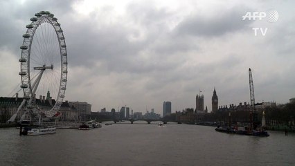 Attentat de Londres: les drapeaux de Westminster en berne