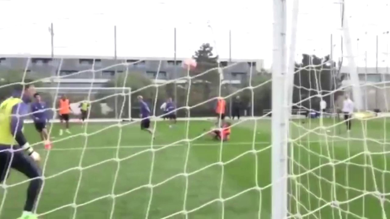 La superbe bicyclette d’Enzo Zidane à l’entraînement