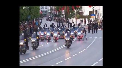 Un gars a failli approcher le roi du Maroc lors d'un cortège